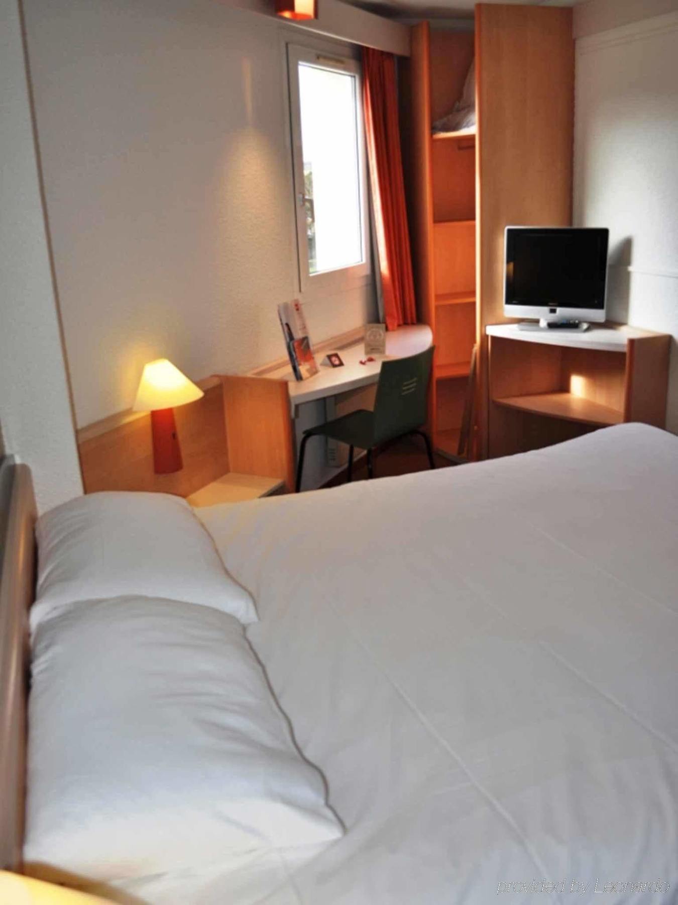 Hotel Ibis Autun Esterno foto